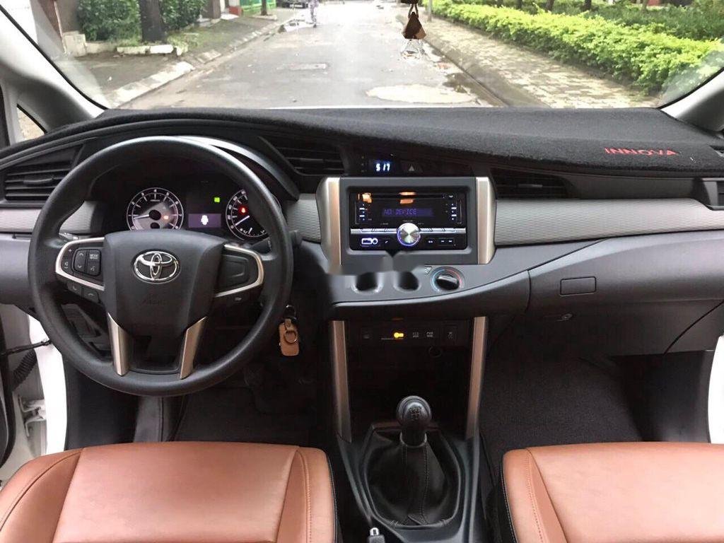 Toyota Innova 2018 - Bán xe Toyota Innova 2.0E MT năm 2018, màu trắng chính chủ, giá chỉ 659 triệu
