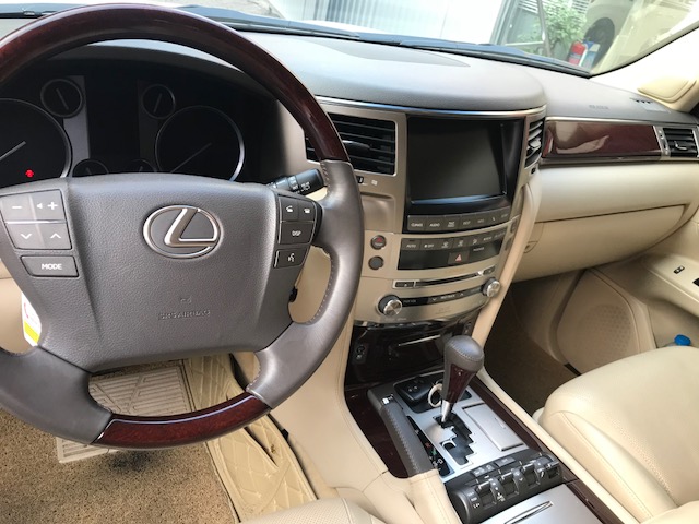 Lexus LX 570 2014 - Cần bán lại xe Lexus LX 570 đời 2014, màu vàng, nhập khẩu