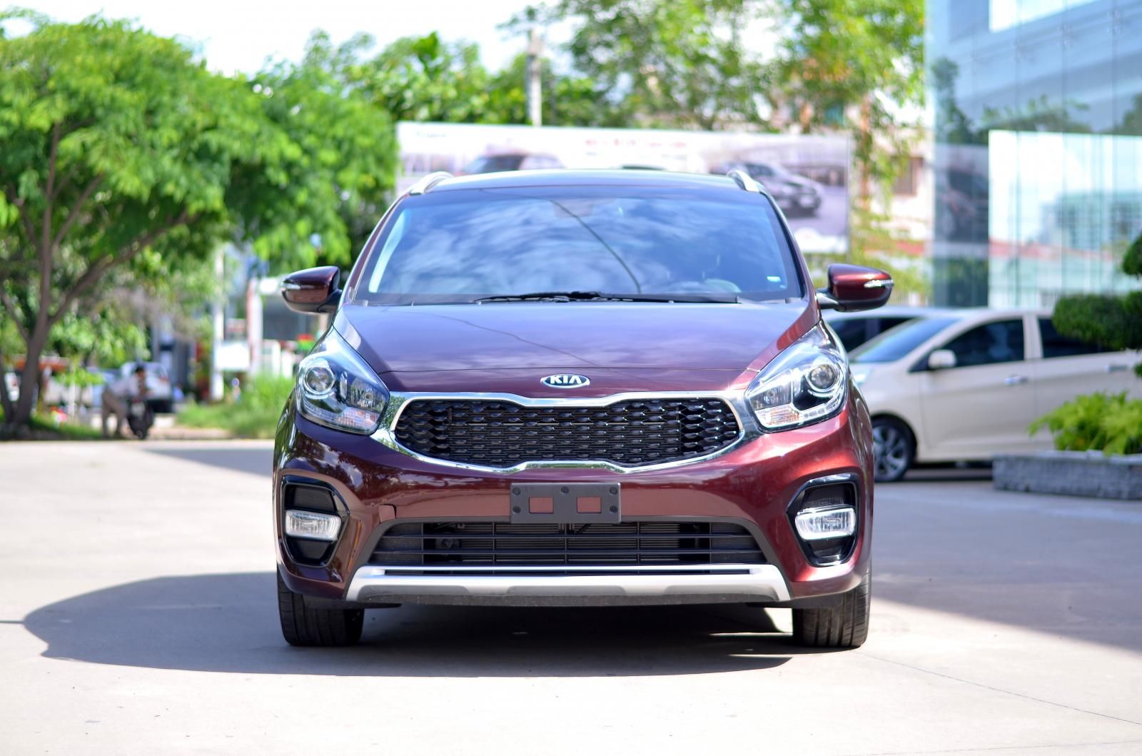 Kia Rondo 2019 - [Kia Phú Mỹ Hưng] Kia Rondo Deluxe, giá chỉ 669 triệu, hỗ trợ trả góp 80%, giao xe ngay