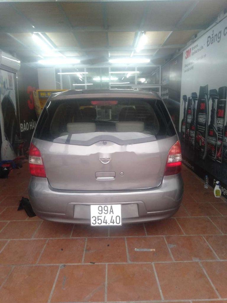 Nissan Livina 2011 - Cần bán Nissan Livina năm sản xuất 2011, màu xám, giá 210tr