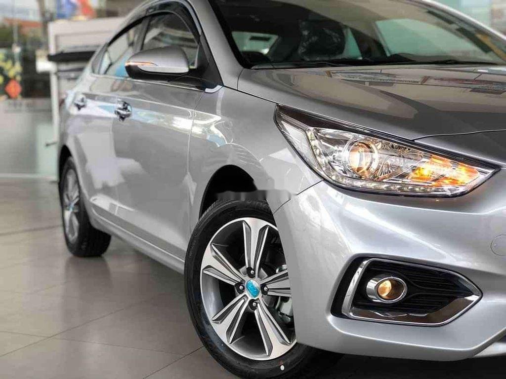 Hyundai Accent   2019 - Bán Hyundai Accent năm sản xuất 2019, màu bạc, xe nhập