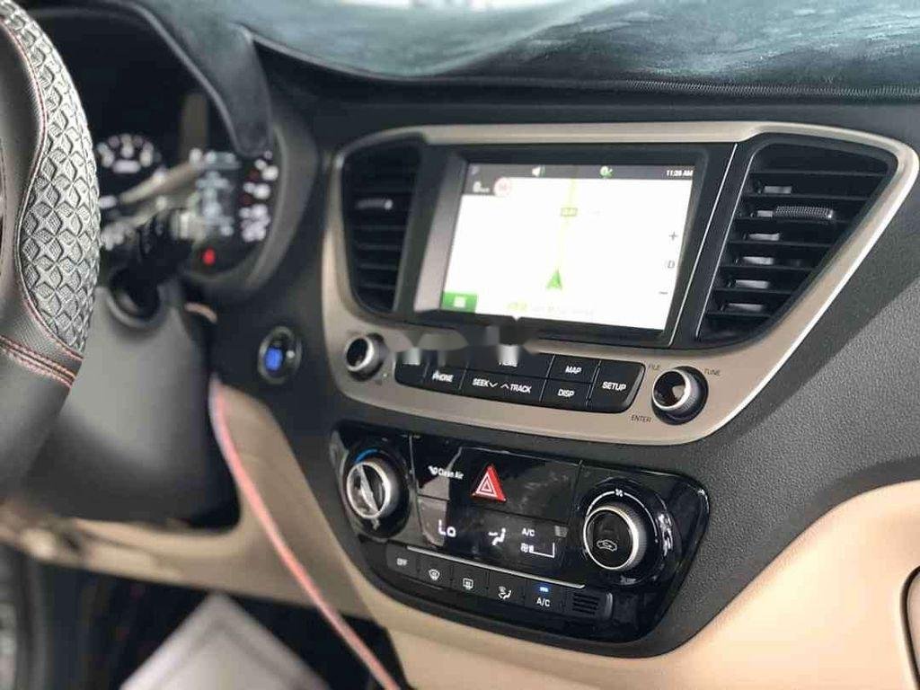 Hyundai Accent   2019 - Bán Hyundai Accent năm sản xuất 2019, màu bạc, xe nhập