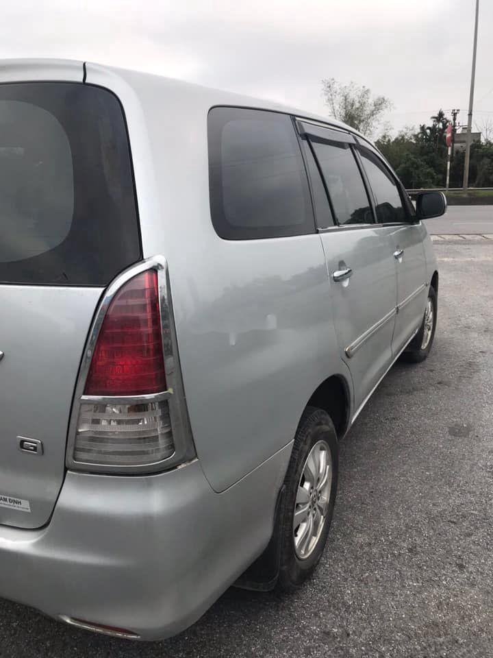 Toyota Innova 2011 - Bán Toyota Innova năm 2011, màu bạc, giá 358tr