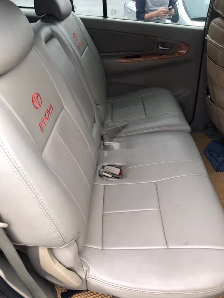 Toyota Innova 2011 - Bán Toyota Innova năm 2011, màu bạc, giá 358tr