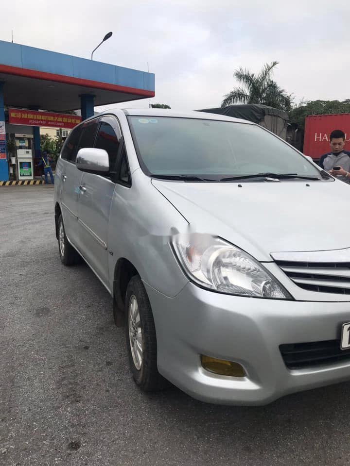 Toyota Innova 2011 - Bán Toyota Innova năm 2011, màu bạc, giá 358tr