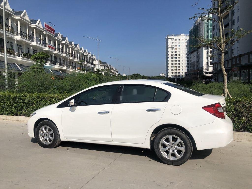 Honda Civic   2015 - Cần bán Honda Civic AT năm sản xuất 2015, màu trắng , nội thất kem