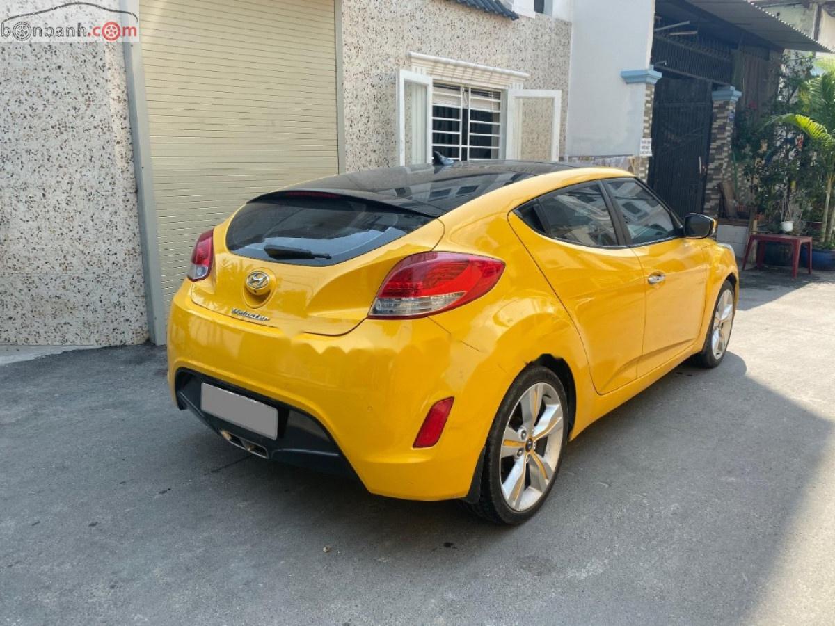 Hyundai Veloster 2012 - Bán Hyundai Veloster sản xuất năm 2012, màu vàng, nhập khẩu số tự động