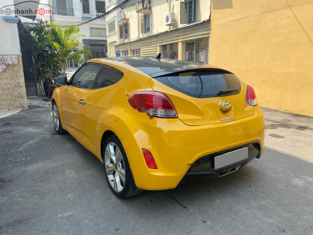 Hyundai Veloster 2012 - Bán Hyundai Veloster sản xuất năm 2012, màu vàng, nhập khẩu số tự động