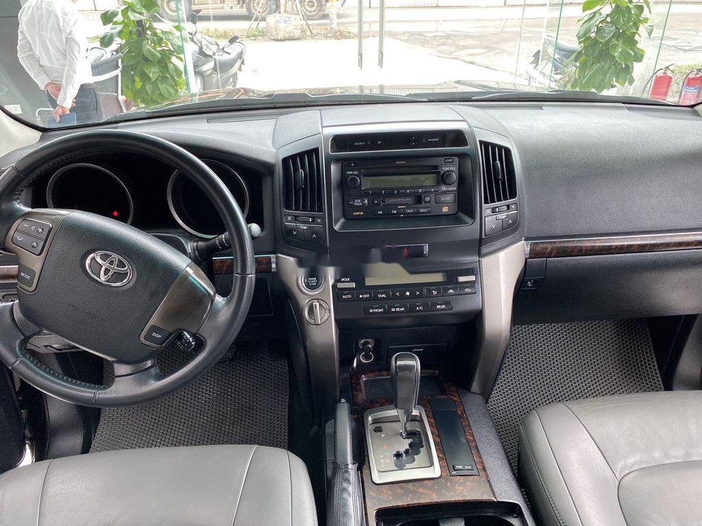 Toyota Land Cruiser 2012 - Bán xe Toyota Land Cruiser 4.6 đời 2012, màu đen, nhập khẩu nguyên chiếc