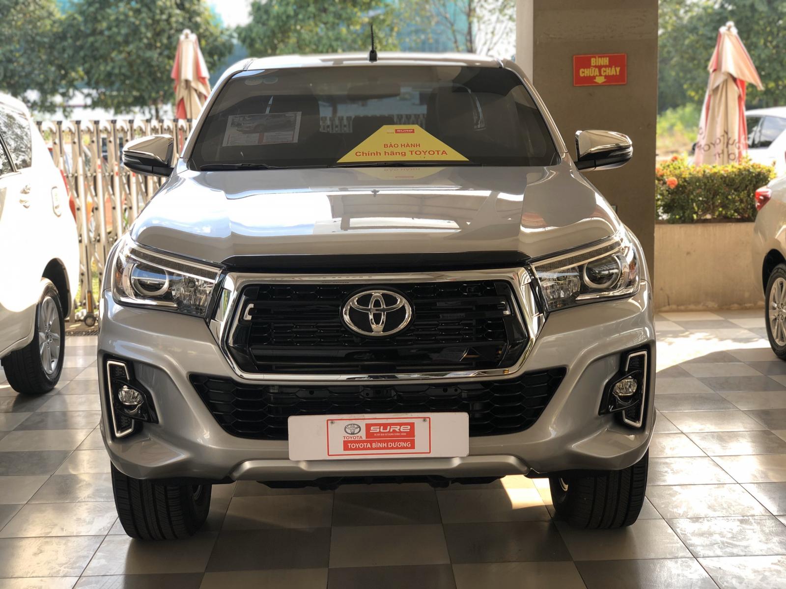 Toyota Hilux 2.8 4*4 AT 2019 - Cần bán xe Toyota Hilux 2.8 4*4 AT đời 2019, màu bạc, xe nhập