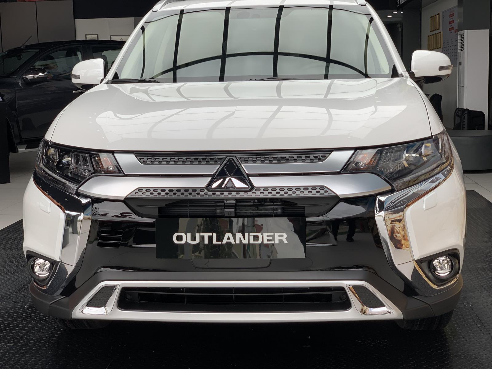 Mitsubishi Outlander 2.0 CVT  2020 - Bán xe Mitsubishi Outlander 2.0 CVT đời 2020, màu trắng