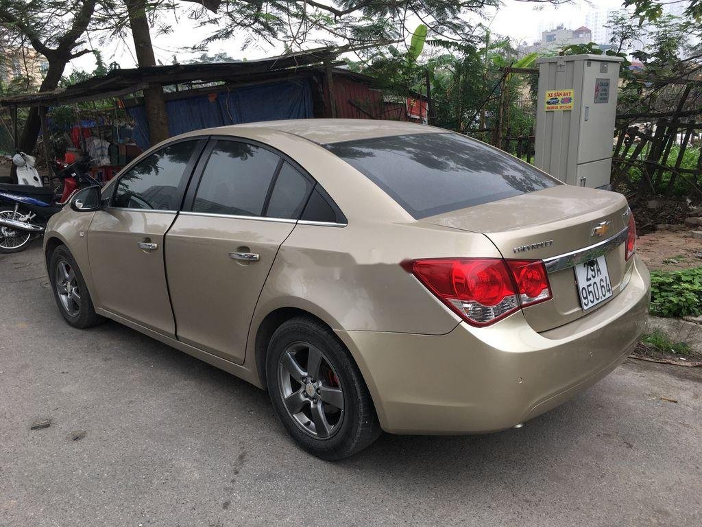 Chevrolet Cruze 2013 - Bán ô tô Chevrolet Cruze 2013, màu vàng cát, giá tốt