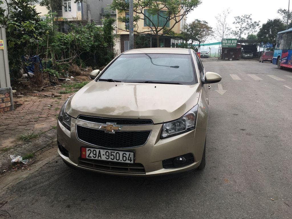 Chevrolet Cruze 2013 - Bán ô tô Chevrolet Cruze 2013, màu vàng cát, giá tốt