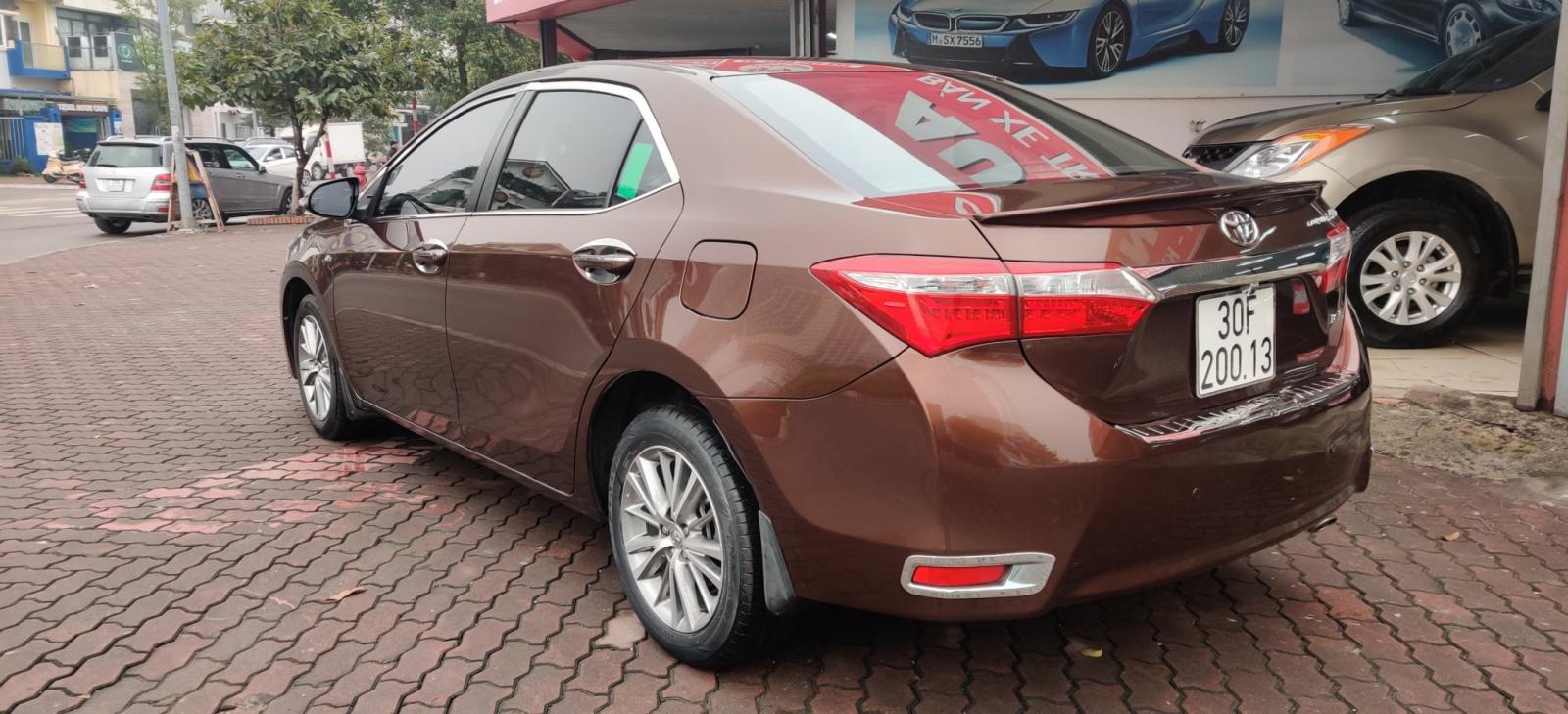 Toyota Corolla altis 1.8 2015 - Bán xe Toyota Corolla altis 1.8 đời 2015, màu nâu, số tự động, 595tr