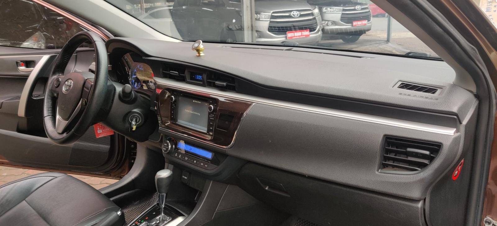 Toyota Corolla altis 1.8 2015 - Bán xe Toyota Corolla altis 1.8 đời 2015, màu nâu, số tự động, 595tr