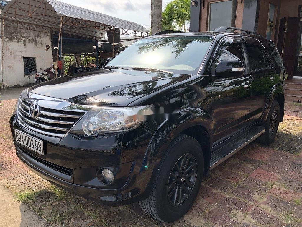 Toyota Fortuner 2012 - Cần bán gấp Toyota Fortuner đời 2012, màu đen chính chủ, 570 triệu