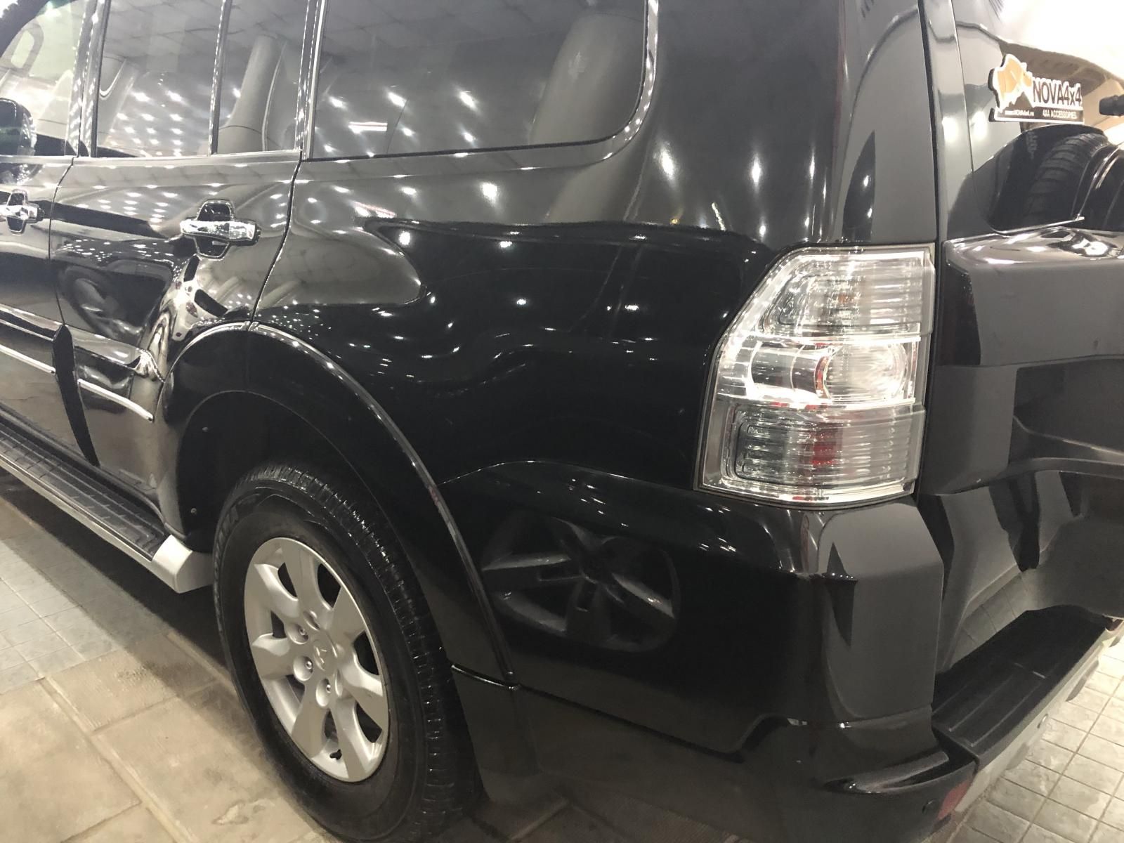 Mitsubishi Pajero 2016 - Bán Mitsubishi Pajero GLS sản xuất 2016, màu đen, xe nhập