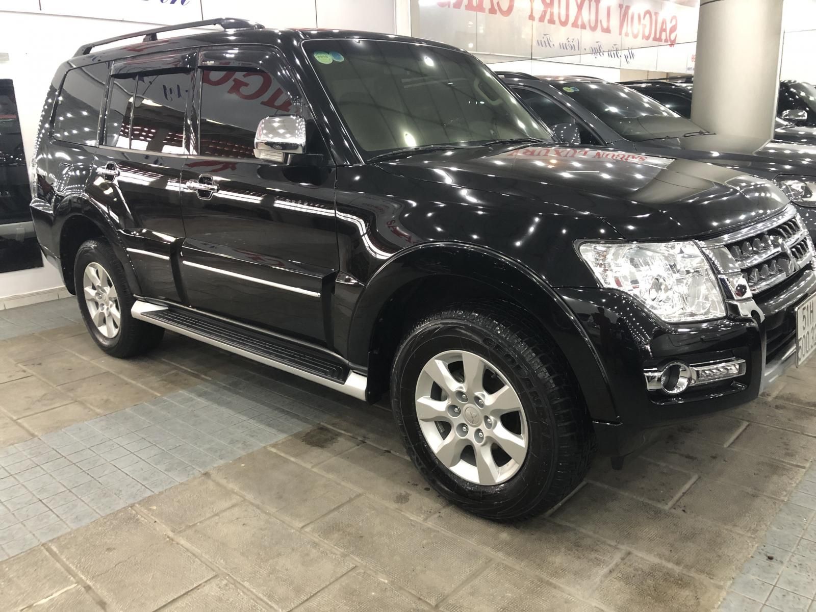 Mitsubishi Pajero 2016 - Bán Mitsubishi Pajero GLS sản xuất 2016, màu đen, xe nhập