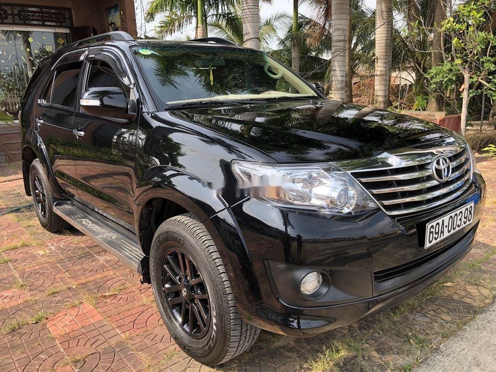 Toyota Fortuner 2012 - Cần bán gấp Toyota Fortuner đời 2012, màu đen chính chủ, 570 triệu