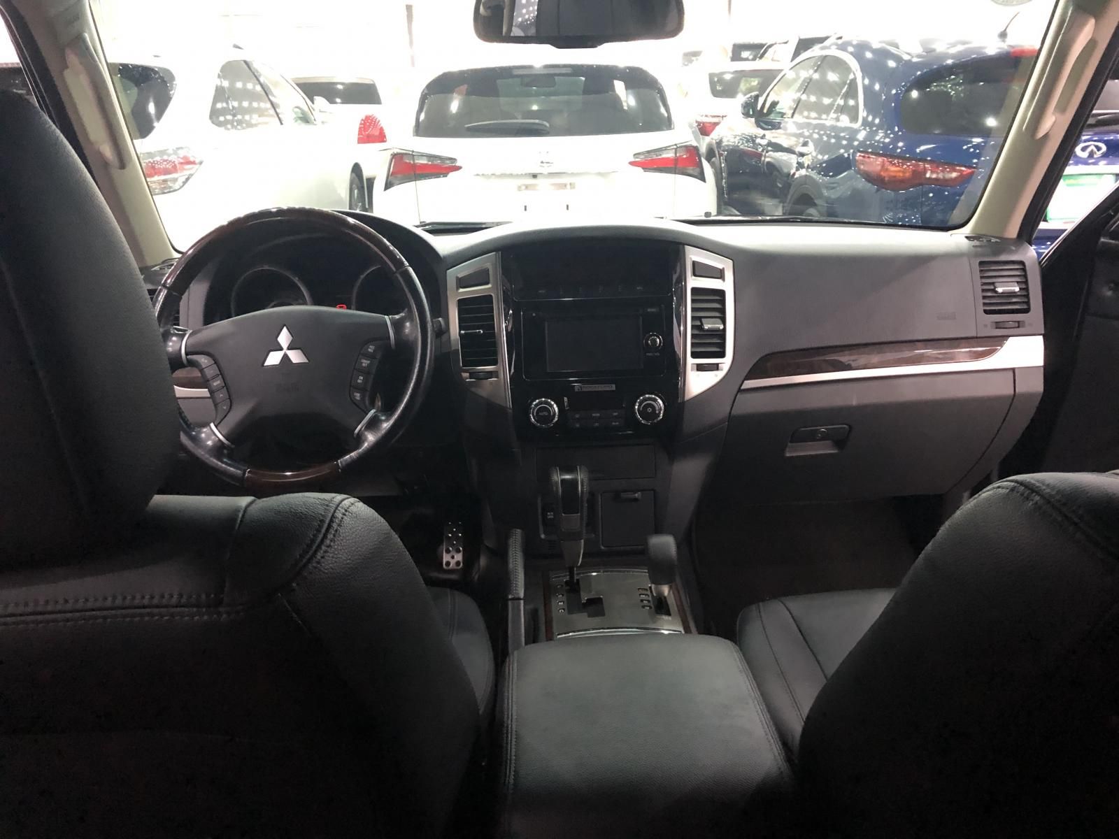 Mitsubishi Pajero 2016 - Bán Mitsubishi Pajero GLS sản xuất 2016, màu đen, xe nhập