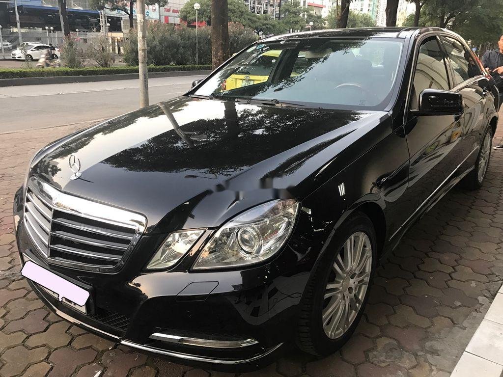 Mercedes-Benz E class   2010 - Cần bán xe Mercedes E300 năm sản xuất 2010, giá 715tr