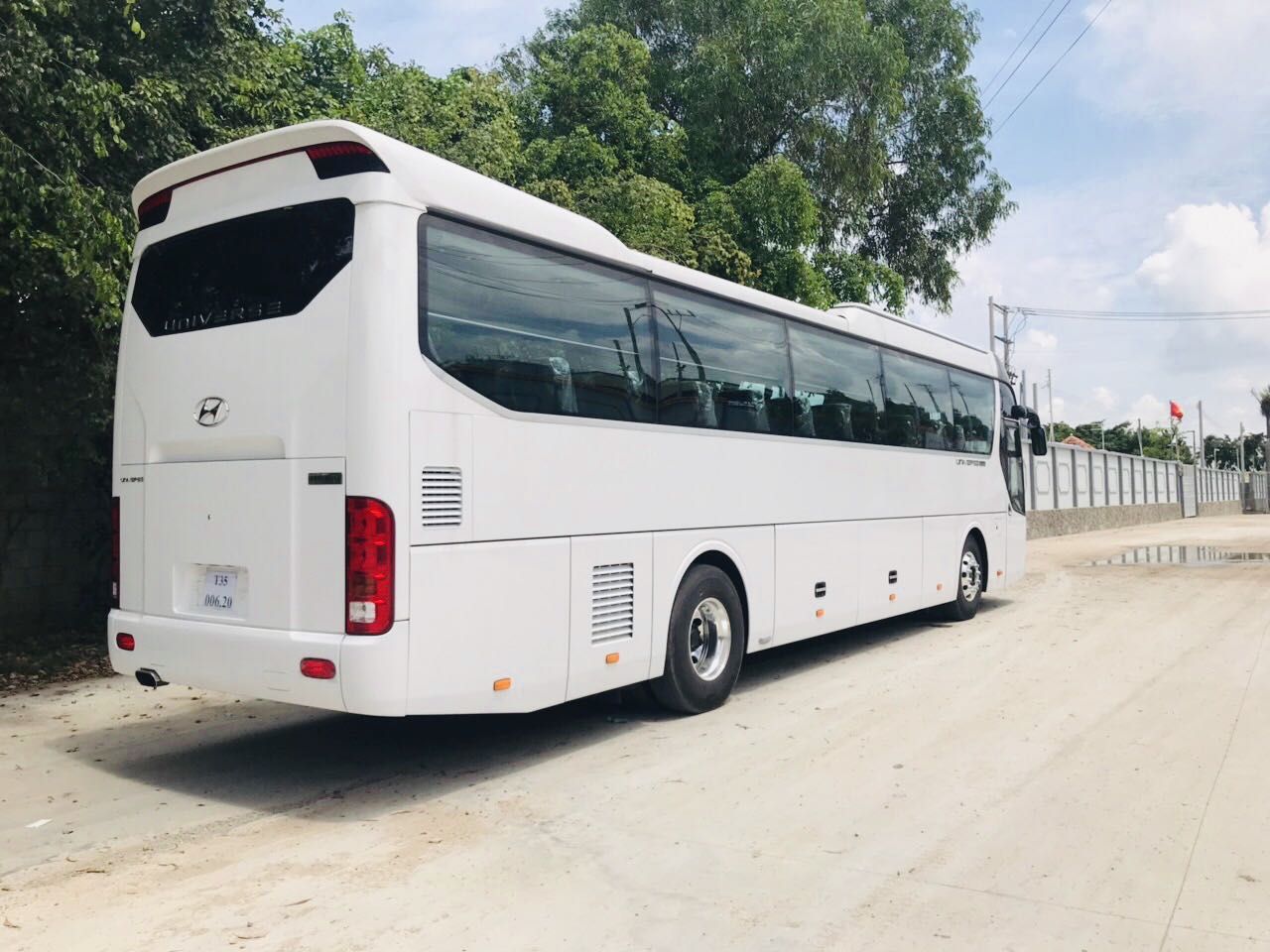 Hyundai Universe 2019 - Dòng xe Hyundai Universe 47 chỗ, sản xuất năm 2019, màu trắng