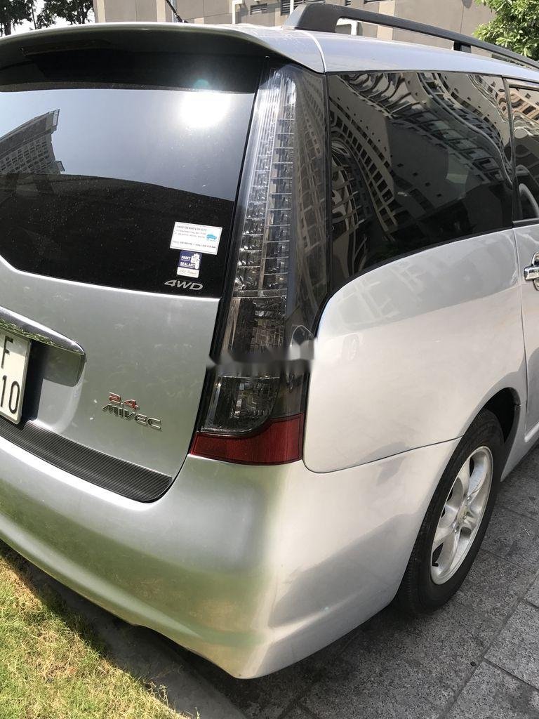 Mitsubishi Grandis 2005 - Bán xe Mitsubishi Grandis sản xuất 2005, màu bạc