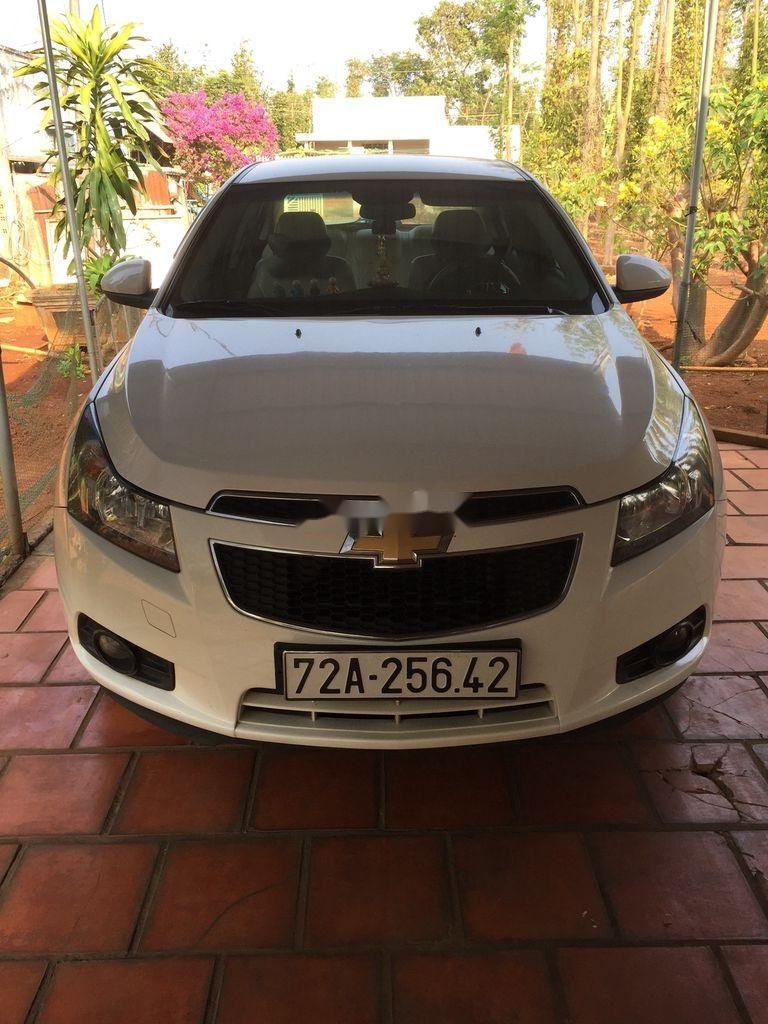 Chevrolet Cruze 2014 - Cần bán xe Chevrolet Cruze năm 2014, màu trắng xe gia đình, 325tr