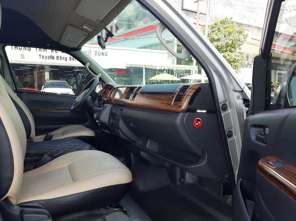 Toyota Hiace 2019 - Hiace nhập Thái độ Limousine cao cấp nhất 