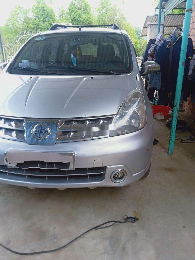 Nissan Grand livina   2012 - Bán Nissan Grand livina năm 2012, màu bạc, xe nhập, 255 triệu