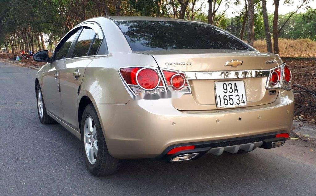 Chevrolet Cruze 2020 - Cần bán gấp Chevrolet Cruze MT năm 2020, màu vàng cát, nhập khẩu số sàn