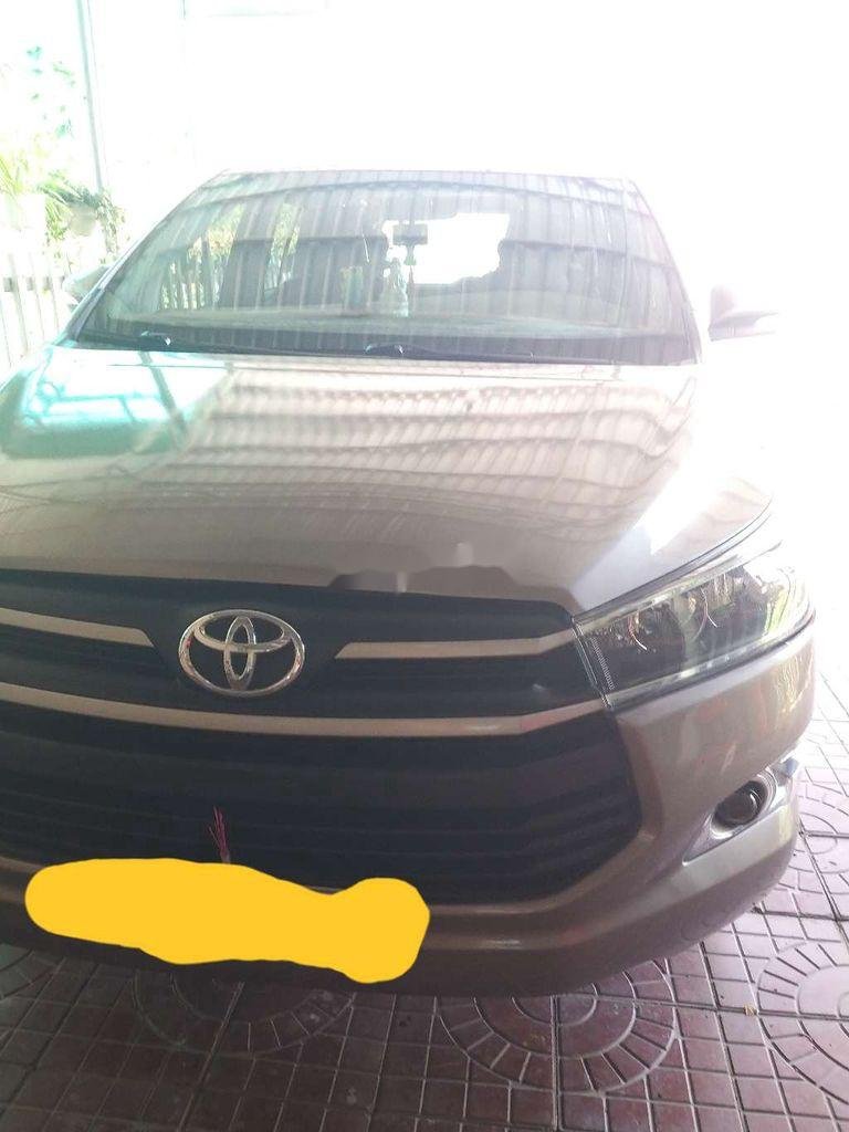 Toyota Innova 2017 - Xe Toyota Innova sản xuất 2017, màu vàng