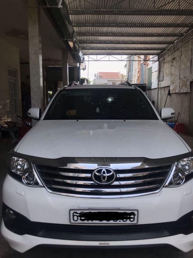 Toyota Fortuner    2014 - Cần bán gấp Toyota Fortuner sản xuất năm 2014, màu trắng xe gia đình