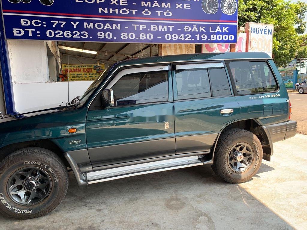 Mitsubishi Pajero   2004 - Cần bán xe Mitsubishi Pajero đời 2004, số sàn, giá tốt