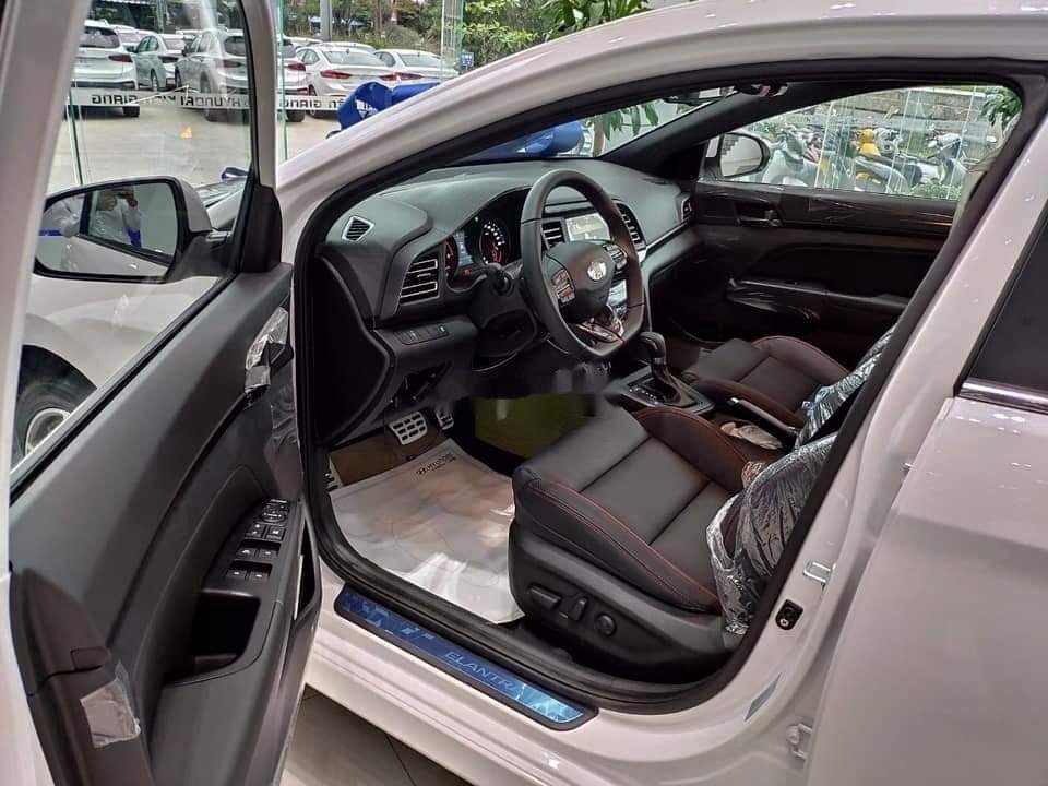 Hyundai Elantra 2019 - Cần bán Hyundai Elantra đời 2019, màu bạc