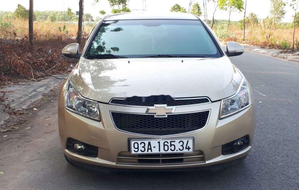 Chevrolet Cruze 2020 - Cần bán gấp Chevrolet Cruze MT năm 2020, màu vàng cát, nhập khẩu số sàn