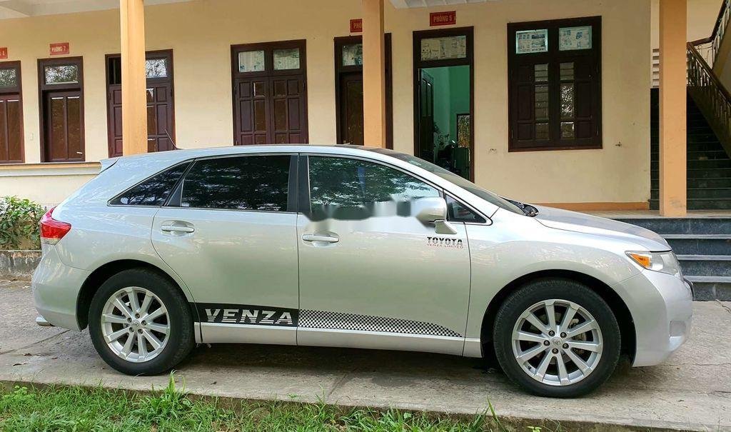 Toyota Venza 2011 - Cần bán Toyota Venza năm sản xuất 2011, màu bạc, nhập khẩu nguyên chiếc chính chủ