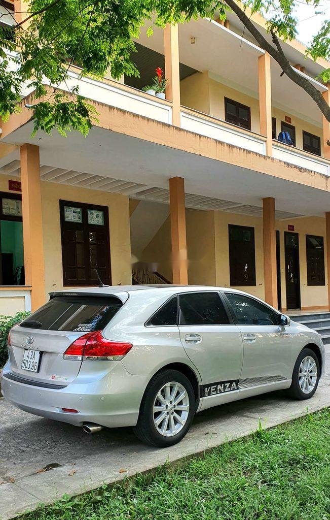 Toyota Venza 2011 - Cần bán Toyota Venza năm sản xuất 2011, màu bạc, nhập khẩu nguyên chiếc chính chủ