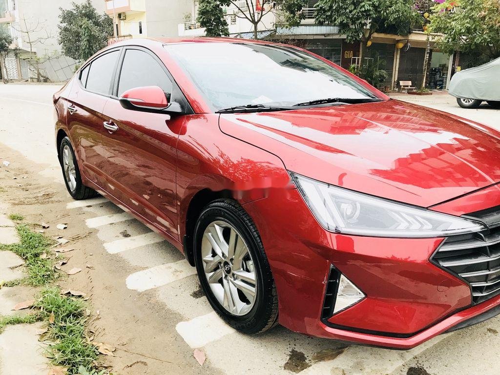 Hyundai Elantra 2019 - Bán xe Hyundai Elantra 1.6 AT đời 2019, màu đỏ chính chủ, 640tr