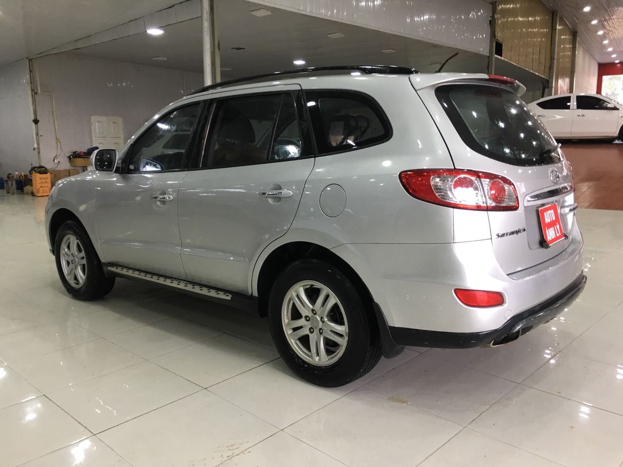 Hyundai Santa Fe 2011 - Bán xe Hyundai Santa Fe 2.4AT 2011, màu bạc, giá cạnh tranh