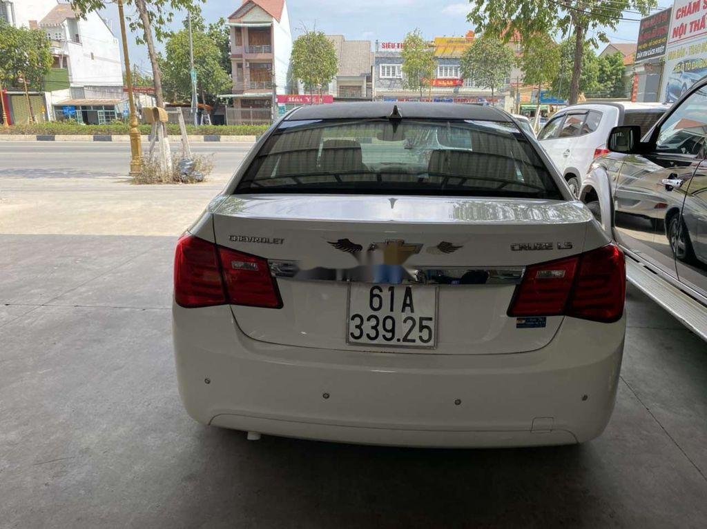 Chevrolet Cruze   2011 - Cần bán lại xe Chevrolet Cruze sản xuất năm 2011, màu trắng, 279 triệu