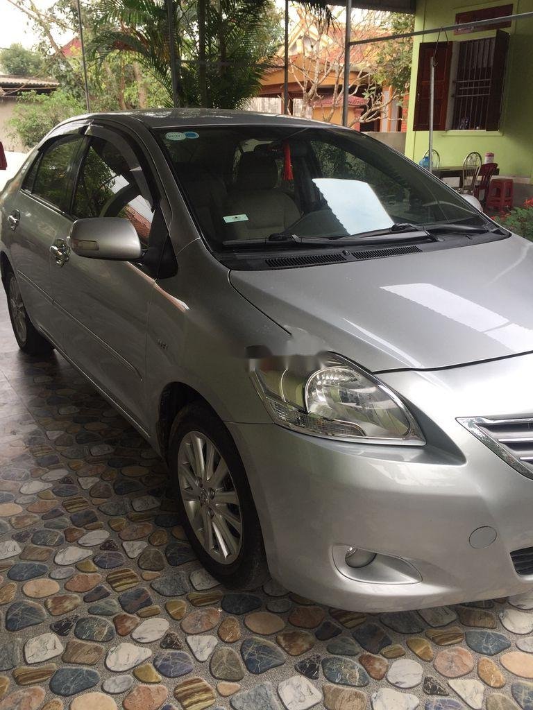 Toyota Vios 2012 - Bán Toyota Vios MT sản xuất năm 2012, màu bạc số sàn, giá tốt