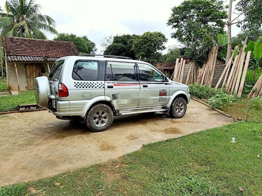 Isuzu Hi lander 2004 - Bán ô tô Isuzu Hi lander đời 2004, màu bạc, 150tr