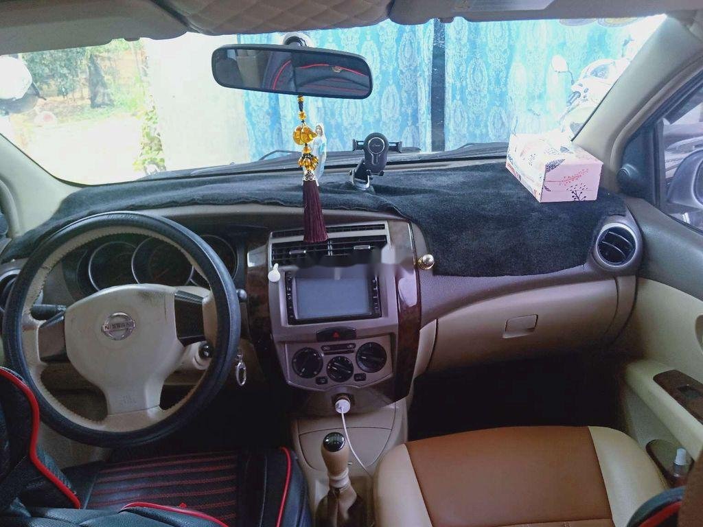 Nissan Grand livina   2012 - Bán Nissan Grand livina năm 2012, màu bạc, xe nhập, 255 triệu