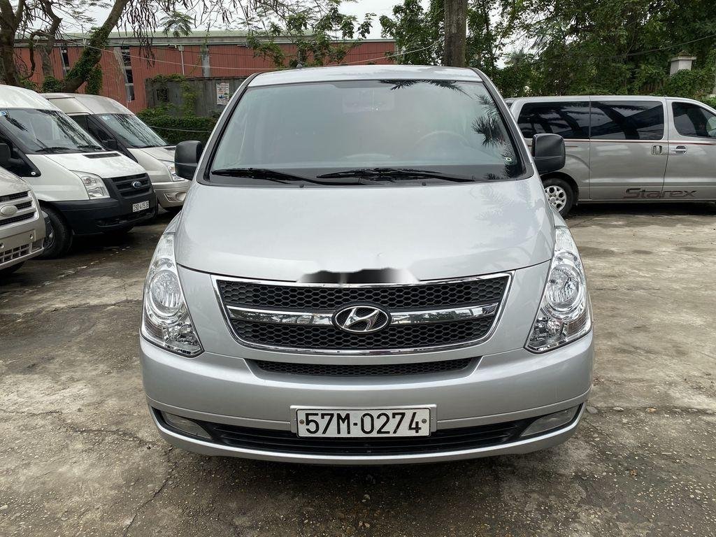 Hyundai Starex   2009 - Bán xe Hyundai Starex sản xuất năm 2009, màu bạc, xe nhập số sàn