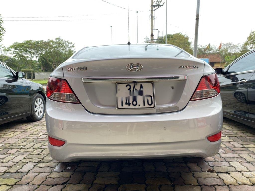 Hyundai Accent   2011 - Cần bán xe Hyundai Accent sản xuất 2011, màu bạc chính chủ