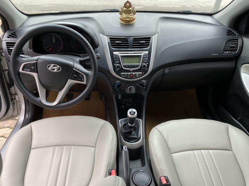 Hyundai Accent   2011 - Cần bán xe Hyundai Accent sản xuất 2011, màu bạc chính chủ