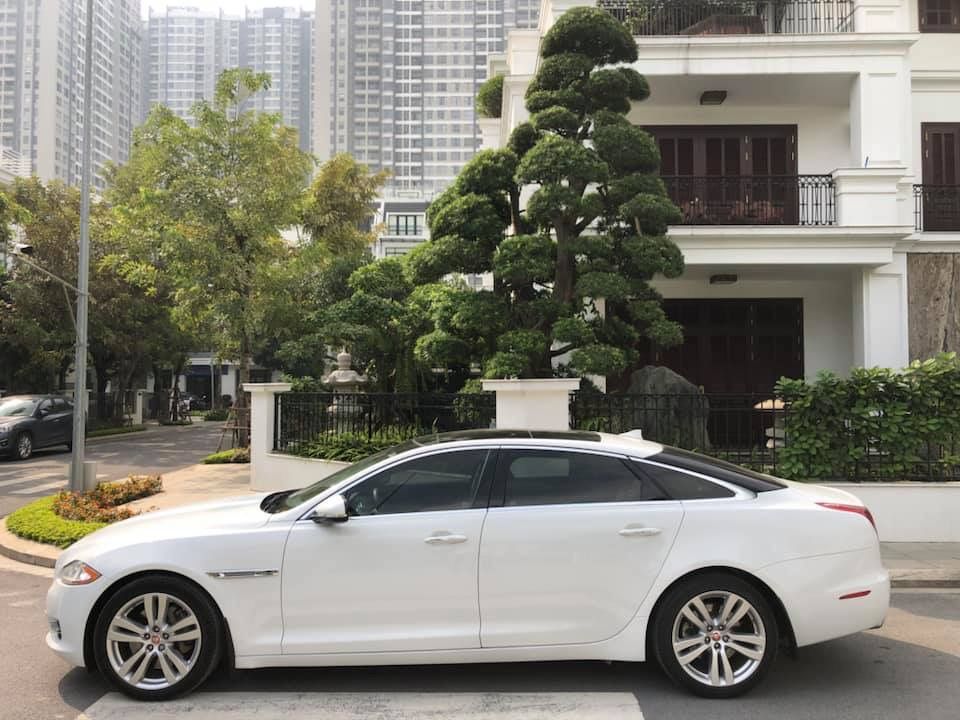 Jaguar XJL 2015 - Cần bán nhanh Jaguar XJL đời 2015, màu trắng, xe đã qua sử dụng