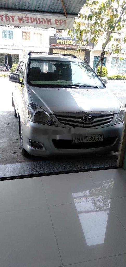 Toyota Innova 2009 - Cần bán gấp Toyota Innova sản xuất năm 2009, màu bạc, giá chỉ 335 triệu