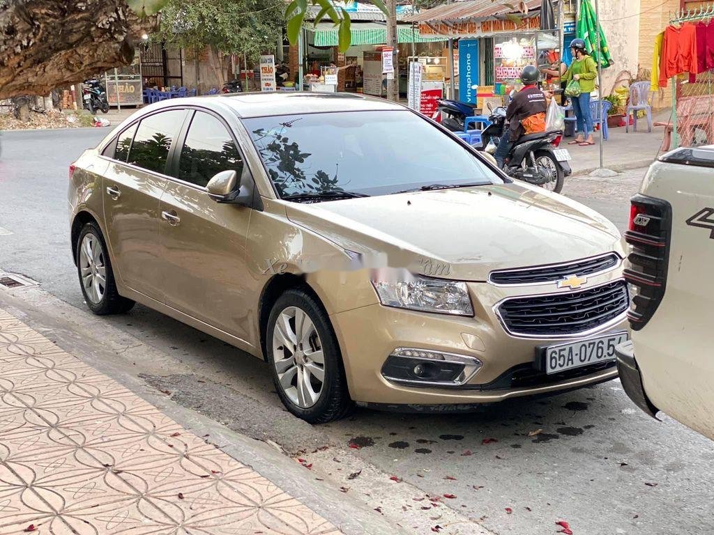 Chevrolet Cruze 2015 - Cần bán xe Chevrolet Cruze sản xuất năm 2015, màu vàng cát